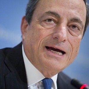La Bce pronta a iniettare altra liquidit&agrave; contro la crisi