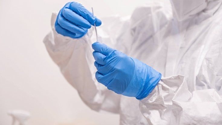 Coronavirus, in Campania i nuovi contagi superano di nuovo quota 4000. Sono 37 i morti in tre giorni