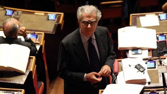 Pd, Zanda ritira la proposta di legge sulle indennità parlamentari. Zingaretti lo ringrazia: "Così finisce un'altra bufala M5S" 