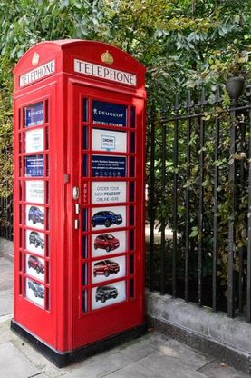Sorpresa, la concessionaria è in una cabina telefonnica
