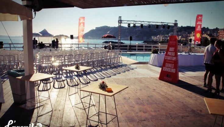Post it, 10 tappe per divertirsi a Napoli: dalle spiagge al cinema all'aperto