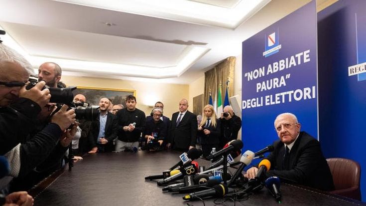 De Luca lancia il tour nazionale e ora pensa a un suo movimento. Fico incerto sulla candidatura