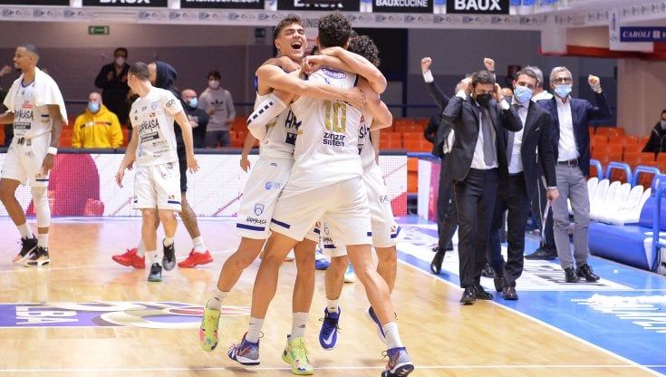 Basket, Brindisi dal Covid alla vetta della serie A. "In alto, ma con merito"
