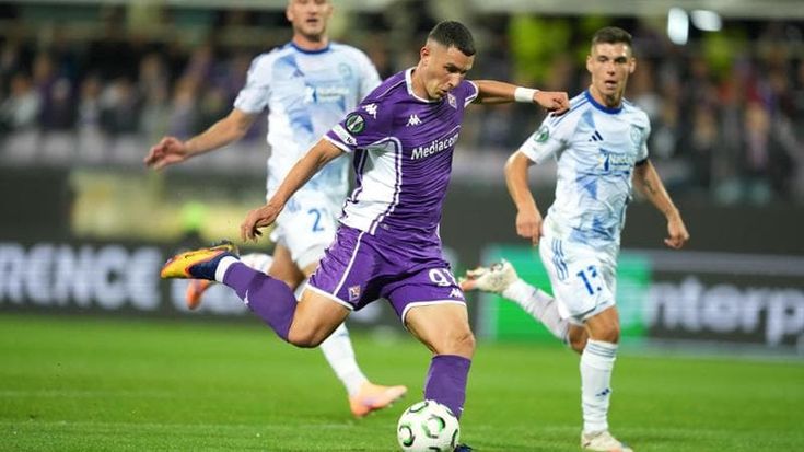 La Conference è viola, la Fiorentina vince (2-0) in un Franchi vuoto