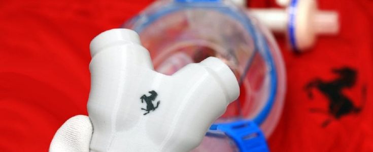 Dalla F1 agli elementi salvavita: il cavallino Ferrari sulle maschere di protezione dal Covid-19