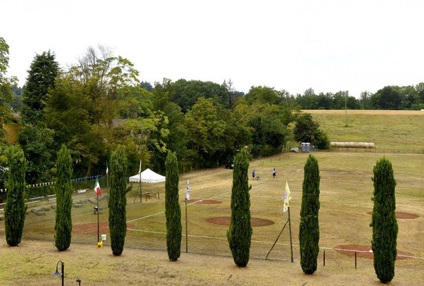 Parma, "L'uomo dei sogni" costruisce campo da baseball davanti a casa - Foto