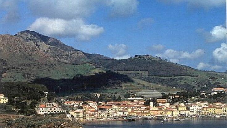Isola d'Elba, i turisti "sfrattano" il personale sanitario dell'ospedale di Portoferraio