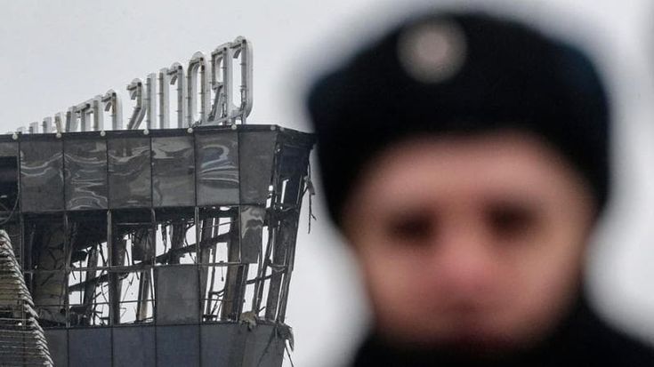 “C’è Kiev dietro la strage”: Mosca sceglie i colpevoli e minaccia rappresaglie