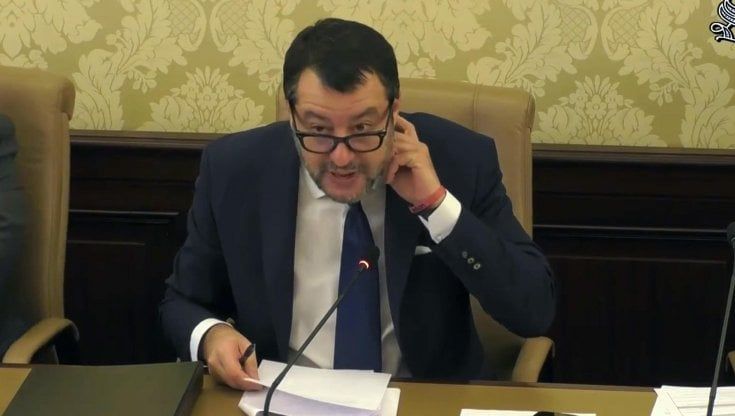 Salvini chiede tempo per il Pnrr e attacca sul contante: "Chi paga il caffè col bancomat è un rompi..."