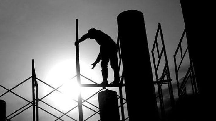 Partite Iva, dipendenti e senza tutela. I lavoratori tra crisi e sussidi di Stato