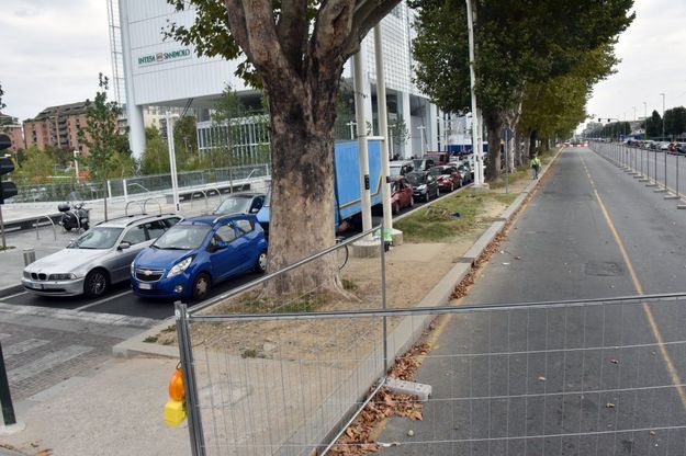 Centinaia di auto in coda in corso Inghilterra a causa del cantiere