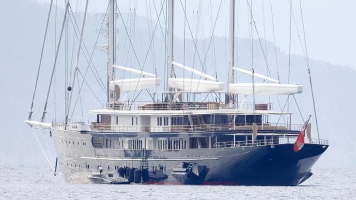 Bezos vuole disfarsi del suo mega-yacht: troppo grande e costoso