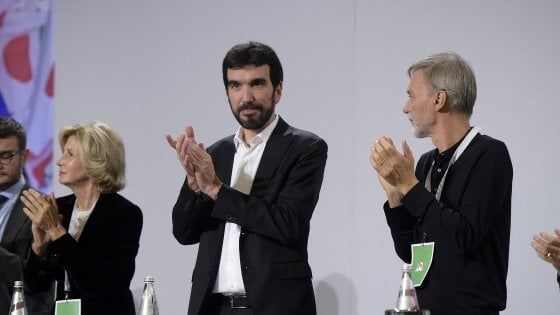 Pd e il nuovo statuto, l'ira dei renziani: "No alla separazione fra segretario e candidato premier"