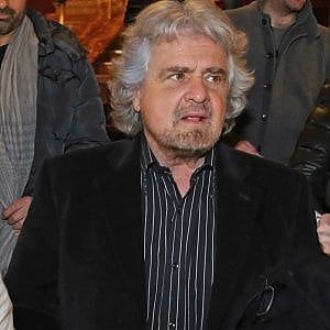 Grillo show a Genova, "Tutti e 140 i  parlamentari M5S fuori dalle aule"