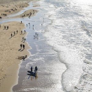 Italiani in vacanza: 500mila l'anno tornano con super batteri 'souvenir'
