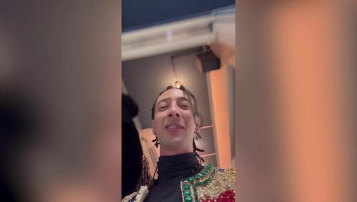 Sanremo, Ghali si scusa con i fan: "Ho stonato. Ero emozionato". E dà la colpa ai guanti