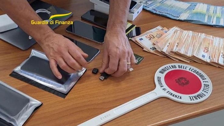 Chi è l’insospettabile studente trafficante di droga che guadagnava migliaia di euro in bitcoin