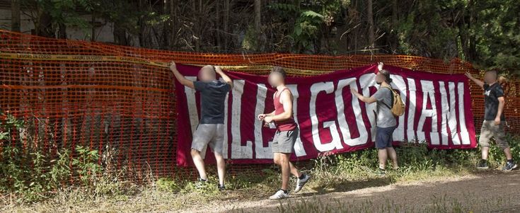 Villa Gordiani, arrivano le ruspe e il quartiere si mobilita per salvare il campetto di calcio
