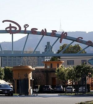 Cinema e parchi a tema mettono le ali a Walt Disney