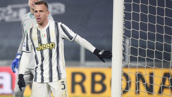 Calciomercato, le ultime news di oggi: Ronaldo ha deciso: resta allo United. L'Inter tiene Skriniar e prende Acerbi. Arthur al Liverpool, Zakaria al Chelsea. Boga rifiuta il Leicester