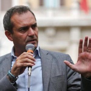 De Magistris attacca Salvini su Facebook. "E' il ministro dell'insicurezza"