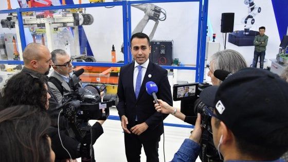 Di Maio a Shanghai: calcio e vino italiani, ma i grossi temi restano sullo sfondo