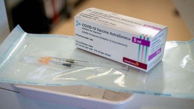 Coronavirus, vaccino AstraZeneca: nel Lazio consegne a rilento. "Appena 20 mila dosi"