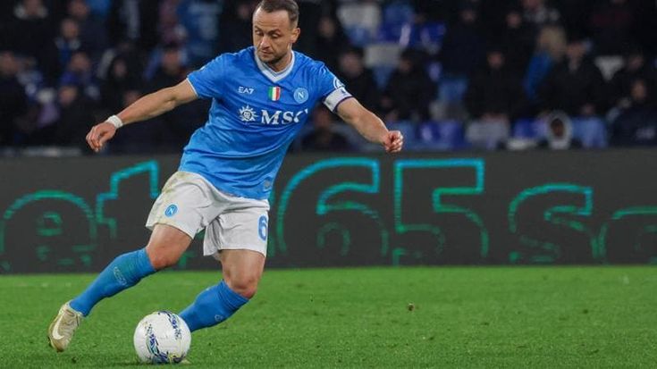 Genoa-Napoli, oggi l’anticipo. Conte senza Di Lorenzo e i tifosi. Lobotka capitano, torna Rrahmani