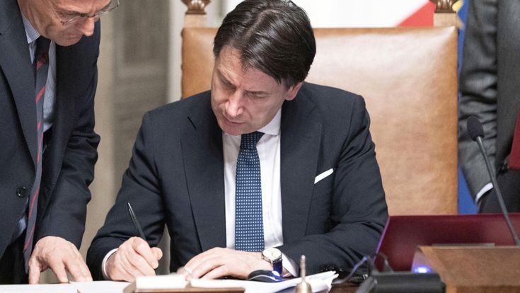 Coronavirus, il duello con le Regioni e la fuga di notizie. Ma il governo non esclude altre restrizioni