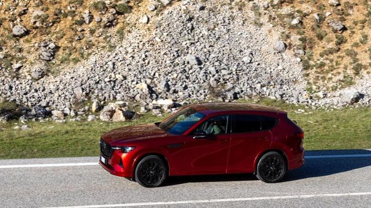 Mazda CX-60, sul MY26 è tutta un’altra musica: migliorate qualità audio e dinamica di guida. Il test