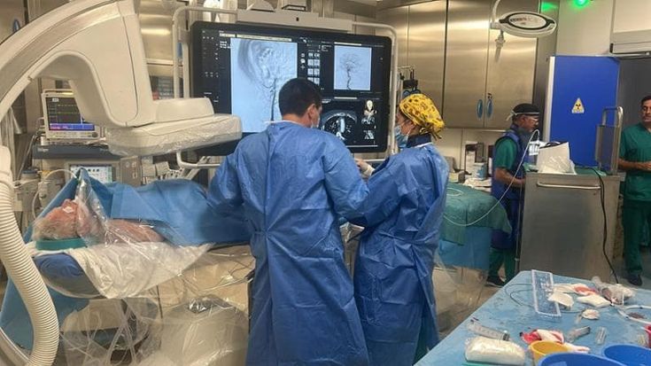 Dal Giappone all’ospedale Sant’Andrea, ecco la tecnica mininvasiva per trattare l’artrosi