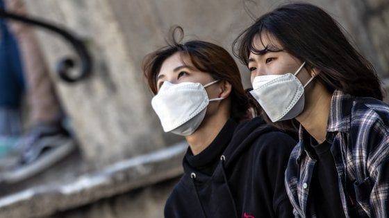 Coronavirus,  la lettera del preside del liceo Volta ai suoi studenti: "Ragazzi, salvate dal contagio la vostra vita sociale"