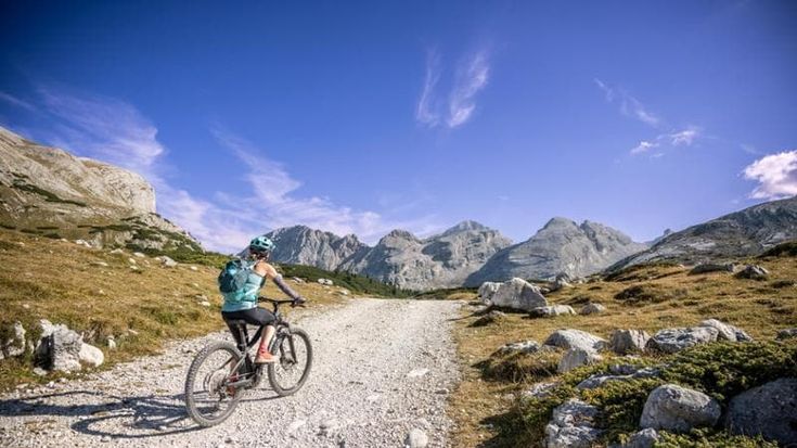 Sport, la passione degli italiani si esprime in acqua, bicicletta e montagna