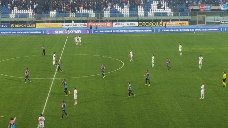 Catania in vetta per una notte, battuto l'Altamura 2-0