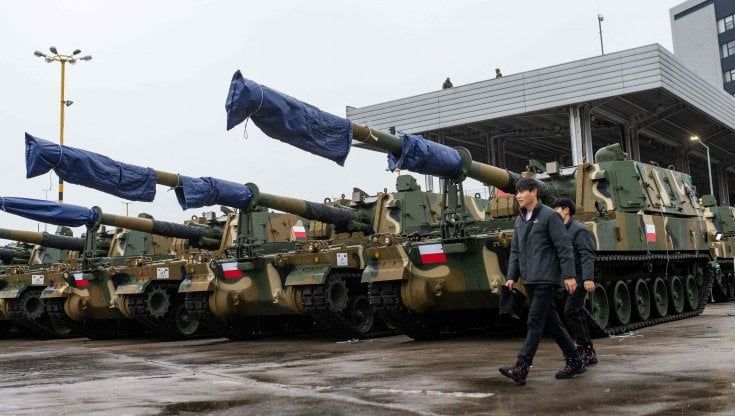 Armi, gli affari d'oro dell'industria militare grazie alla guerra. La produzione in affanno per soddisfare la domanda