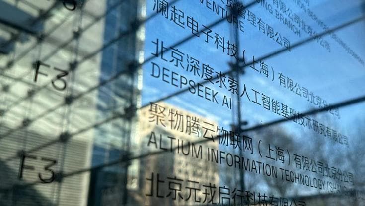 Vietati i viaggi all’estero a ingegneri e ricercatori dell’IA: la Cina blinda i suoi talenti