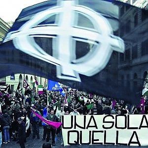 Roma, odio e violenza sui social: così l'ultra destra recluta giovani a scuola e sul web