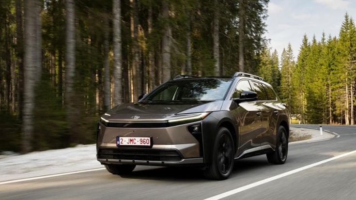 La Toyota elettrica bZ4X cresce e diventa Touring con batteria garantita 1 milione di km