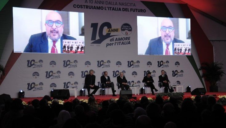 Sangiuliano dal palco di FdI proclama l'egemonia culturale italiana: "No all'esterofilia e alla dittatura del politicamente corretto"