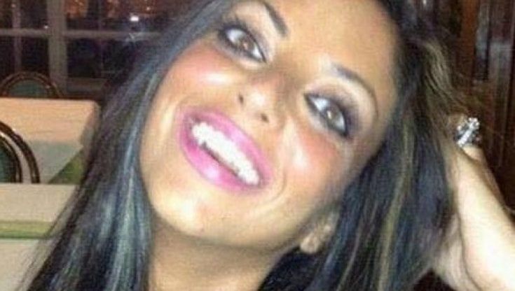 Suicida dopo video hot: su pashmina 2 DNA maschili