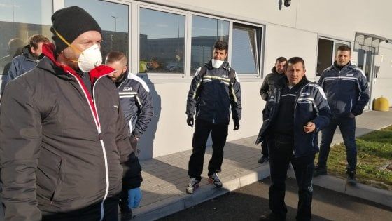 Coronavirus Emilia-Romagna, le proteste di operai, rider, magazzinieri: "Non vogliamo fare da cavie"