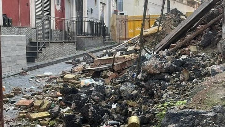 San Cristoforo a Catania, quartiere dei crolli: palazzi abbandonati, strade chiuse e disagi