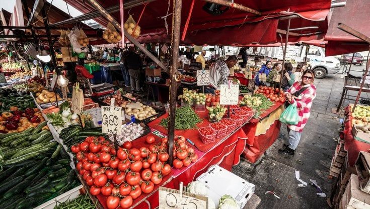 A Torino inflazione al 7,7%, corrono i prezzi di alimentari e abbigliamento