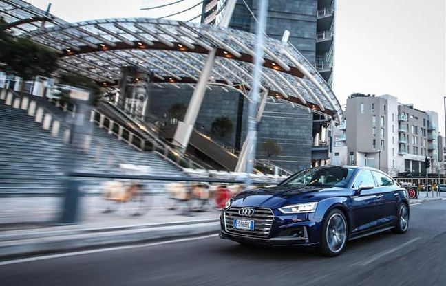 Sulla nuova Audi A5 con l'assistente al traffico