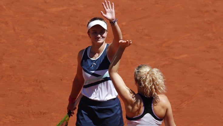 Tennis, Roland Garros: Krejcikova fa il bis, dopo il singolare vince anche il doppio femminile
