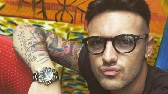 Cantante neomelodico alla sagra di Acquaviva (Bari), il sindaco impone messaggio antimafia prima del concerto