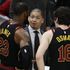 Basket, Nba: LeBron trascina Cleveland, colpo Denver. Clippers, playoff più lontani