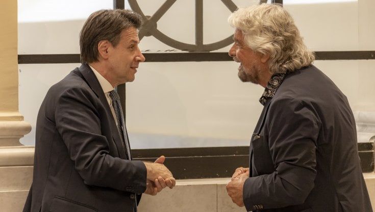 M5s, Grillo a sopresa incontra Conte al convegno sul Metaverso. Slitta il summit per sciogliere il nodo Sicilia 