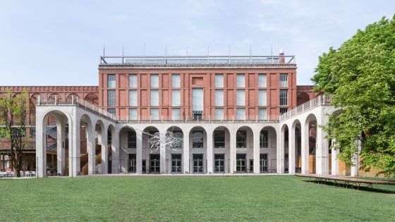 Decameron alla Triennale versione coronavirus: da Fedez a Lella Costa, novelle in diretta dal palazzo vuoto 