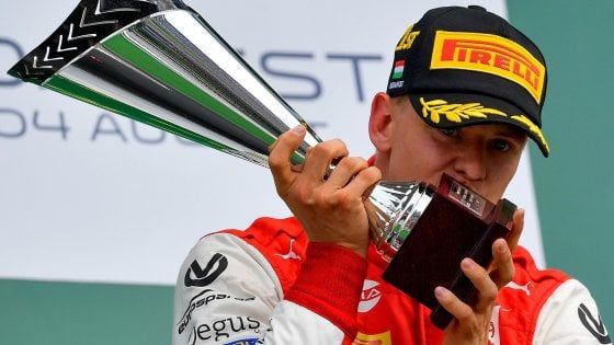 Mick Schumacher vince a Budapest, primo successo in Formula 2